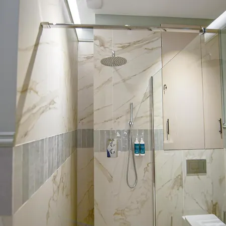 9 Alberti Centre * Nice