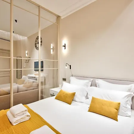 9 Alberti Centre * Nice