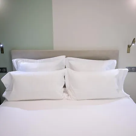 9 Alberti Centre *
