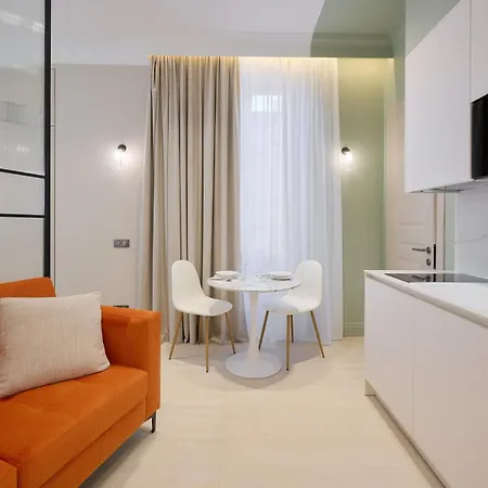 9 Alberti Centre * Nicea