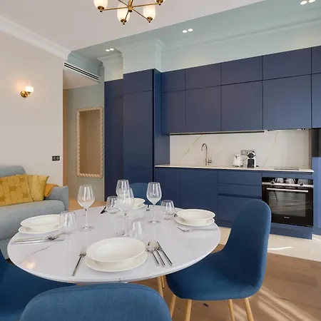 9 Alberti Centre * 니스
