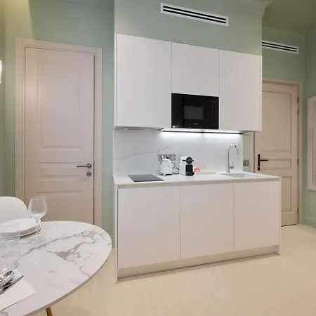 9 Alberti Centre 아파트호텔