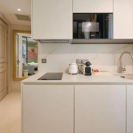 9 Alberti Centre * 니스