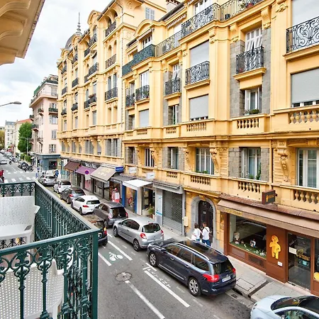 9 Alberti Centre * Nice